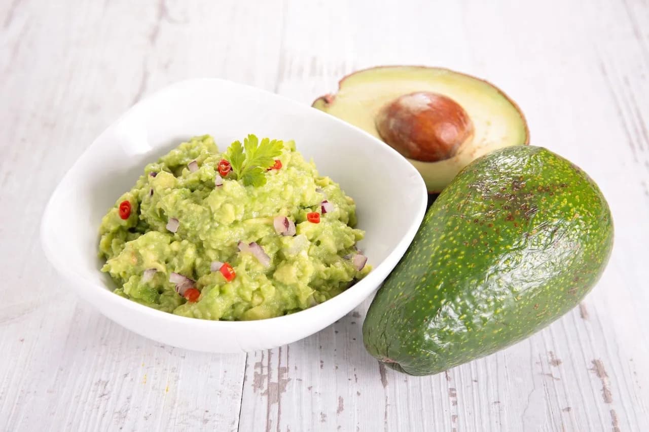 Pasta guacamole do czego? Odkryj najlepsze pomysły na dania
