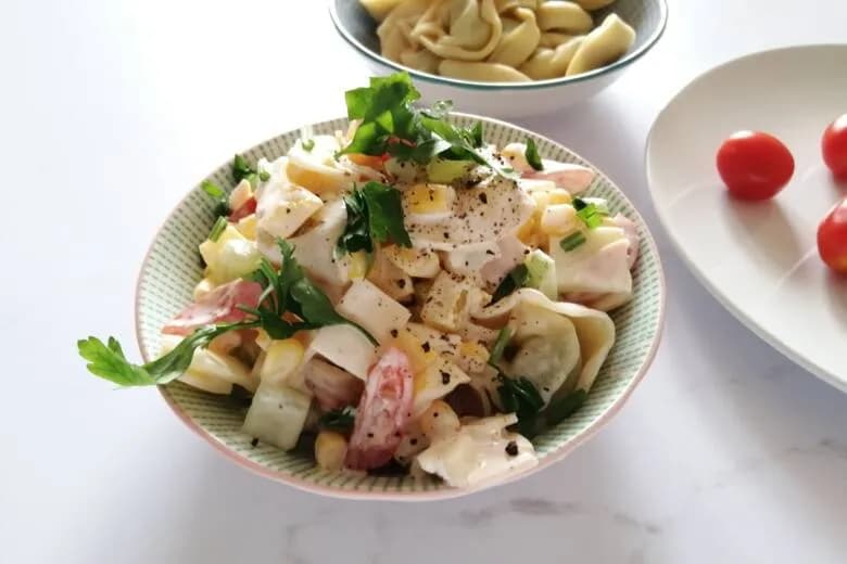 Jak zrobić sałatkę z tortellini, która zaskoczy Twoich gości