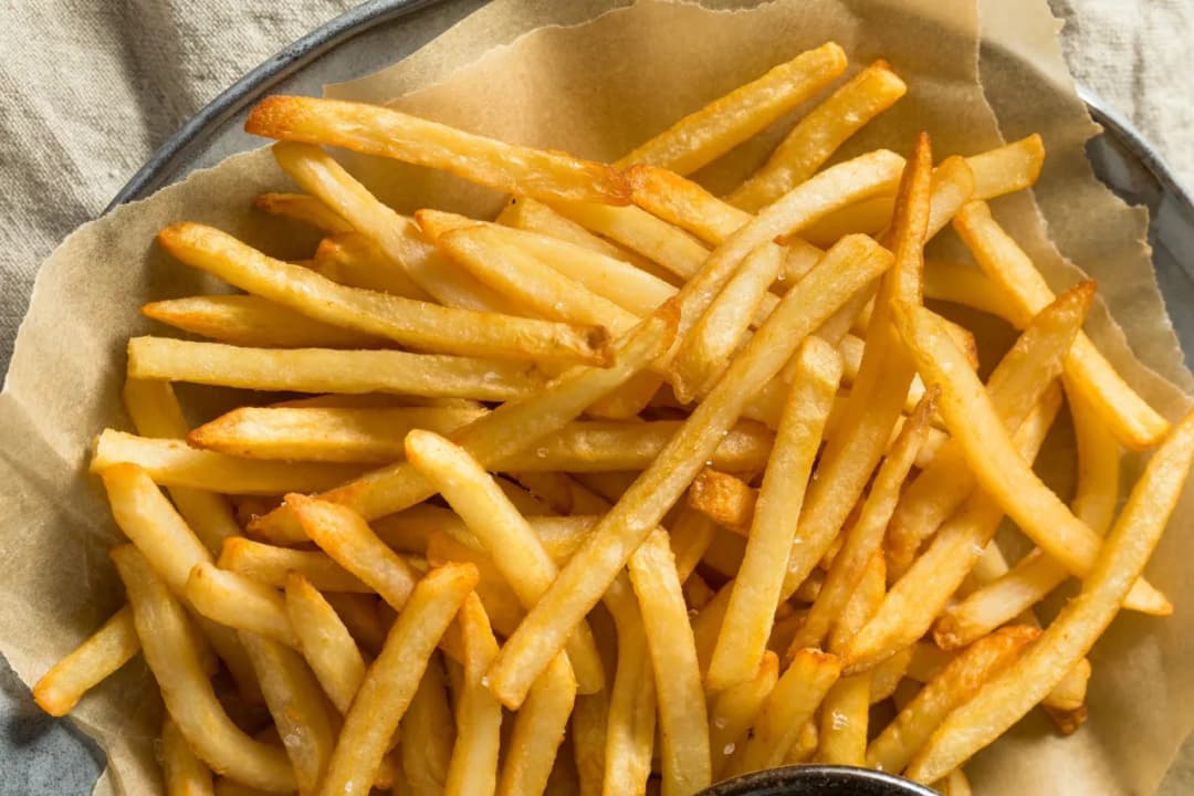 Ile powinny się piec frytki w piekarniku, aby były chrupiące?