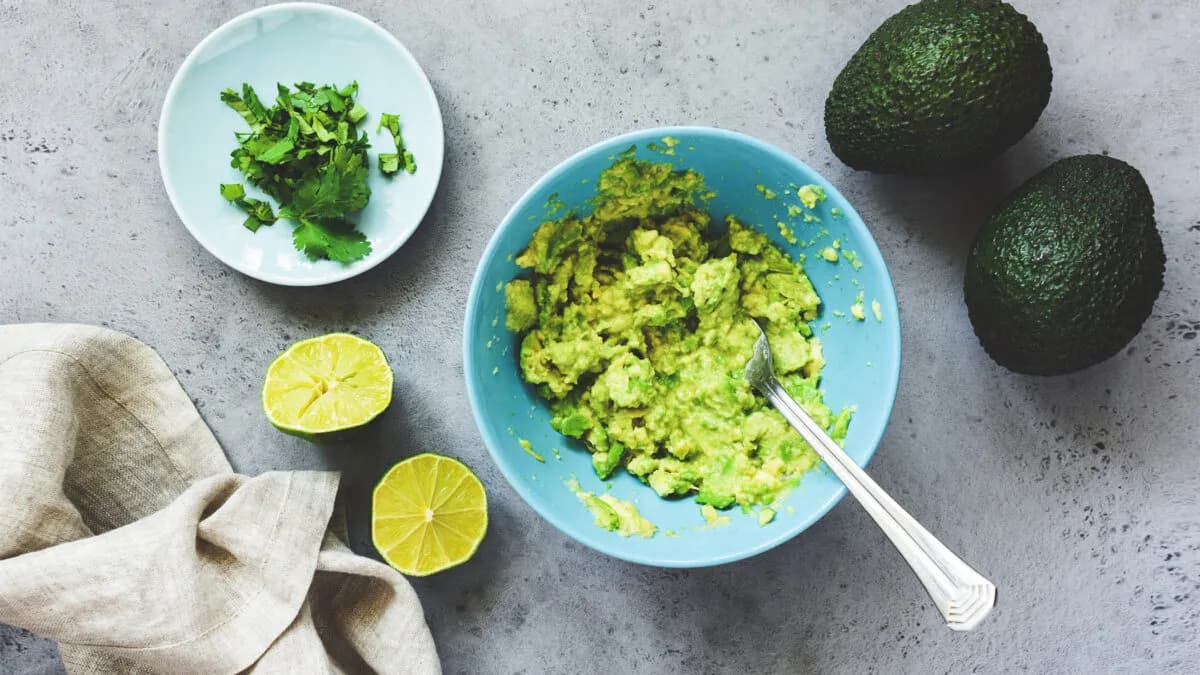 Co zrobić z awokado guacamole - prosta receptura i cenne wskazówki