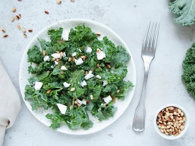 Jak zrobić sałatkę z jarmżu, która zachwyci Twoje kubki smakowe