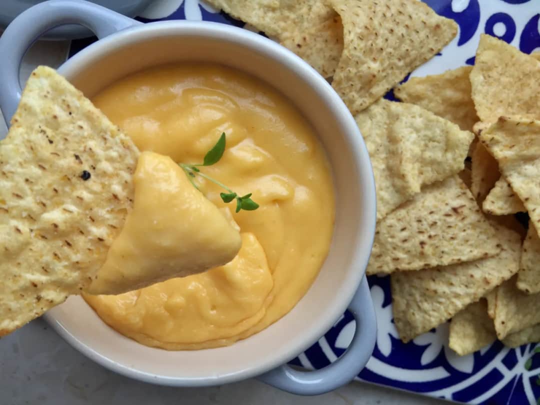 Sos serowy do frytek, który nie zastyga? Poznaj sekret!