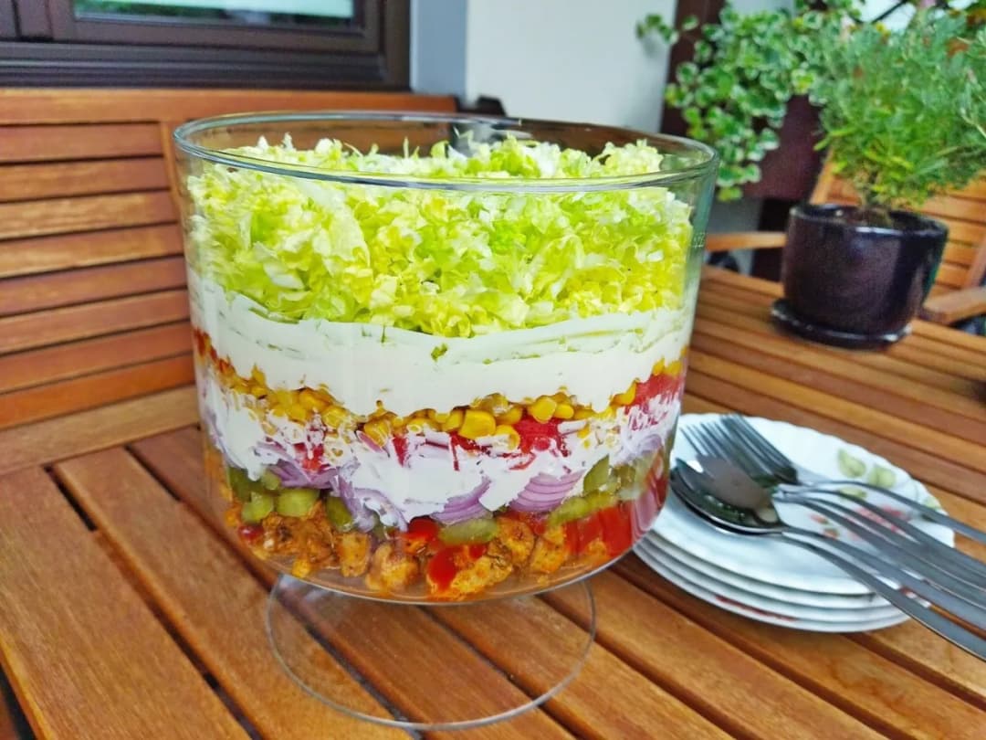 Sałatka gyros co po kolei – idealny przepis na pyszną sałatkę