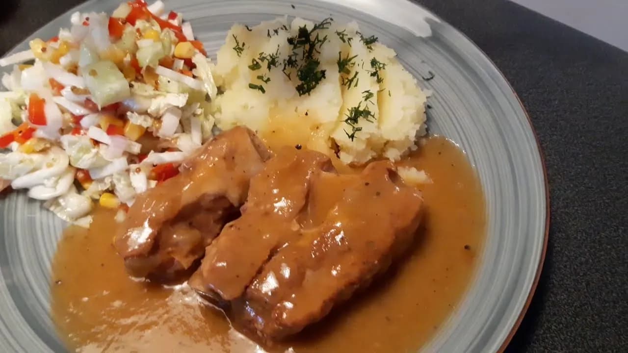 Jak zrobić sos z żeberek, który zachwyci Twoich gości i doda smaku