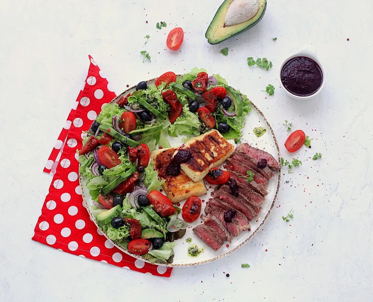 Idealne sałatki do steka, które podkręcą smak Twojego dania