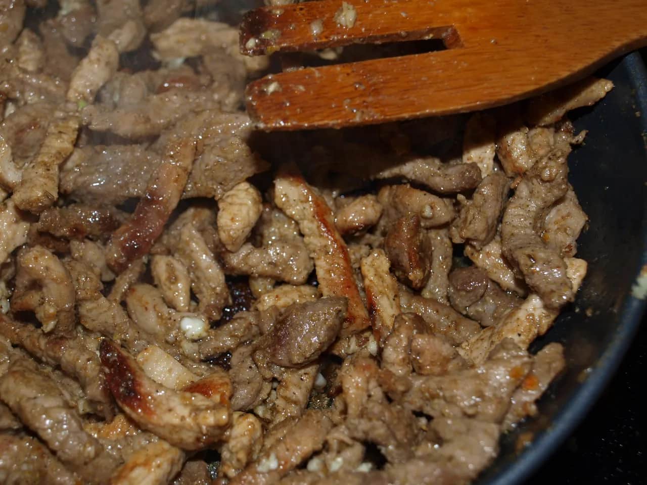 Domowy gyros z szynki: przepis na soczyste mięso. Czy to możliwe?