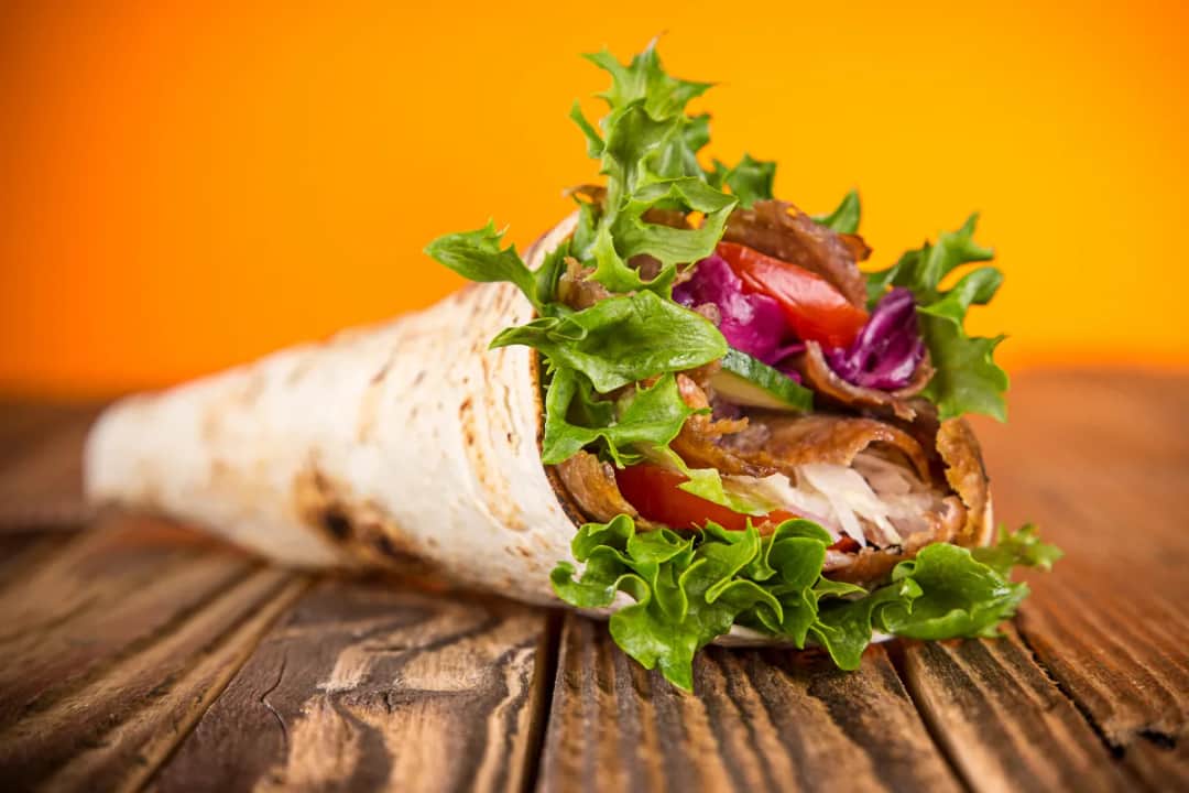 Kebab na kacu? Zobacz, co naprawdę pomoże i czego unikać!