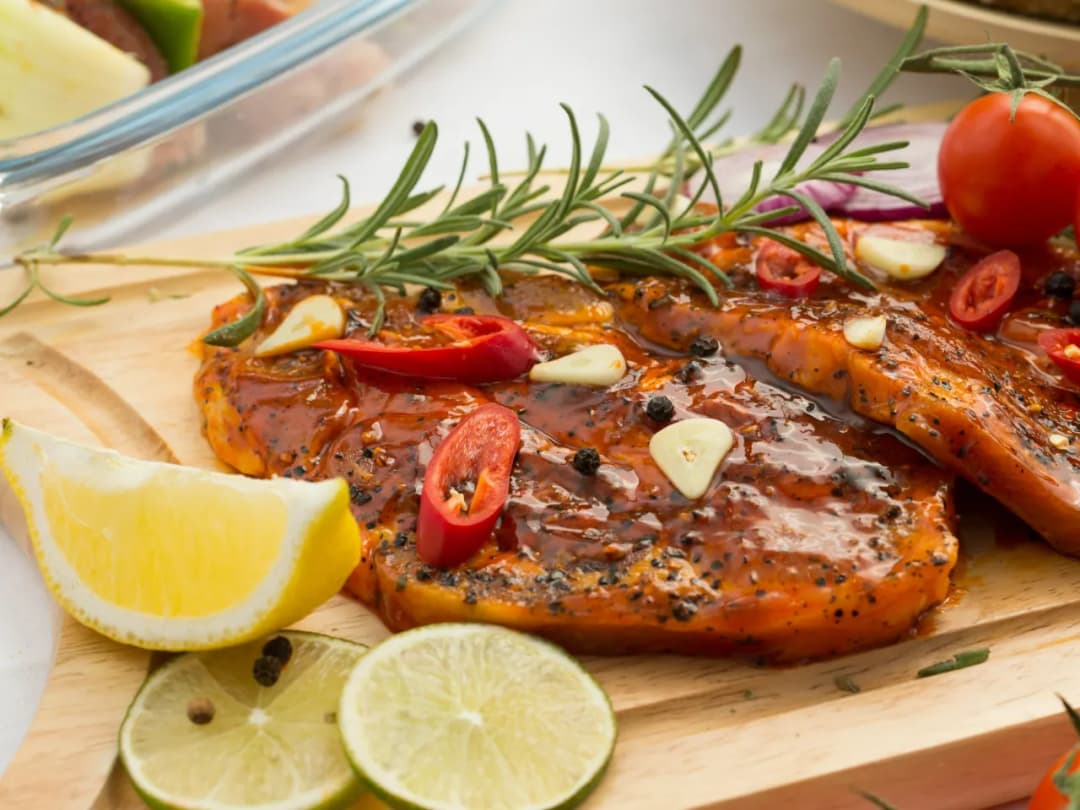 Jak zrobić sos z karkówki, który zachwyci smakiem i aromatem