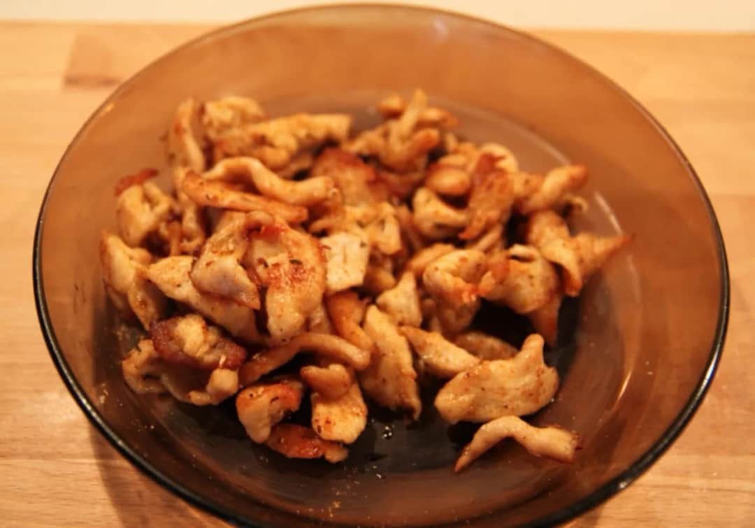 Kebab z kurczaka w domu: sekret soczystego mięsa. Mój przepis!