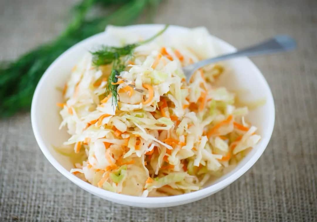 Surówka z białej kapusty jak z kebaba: sekretny przepis na idealny smak