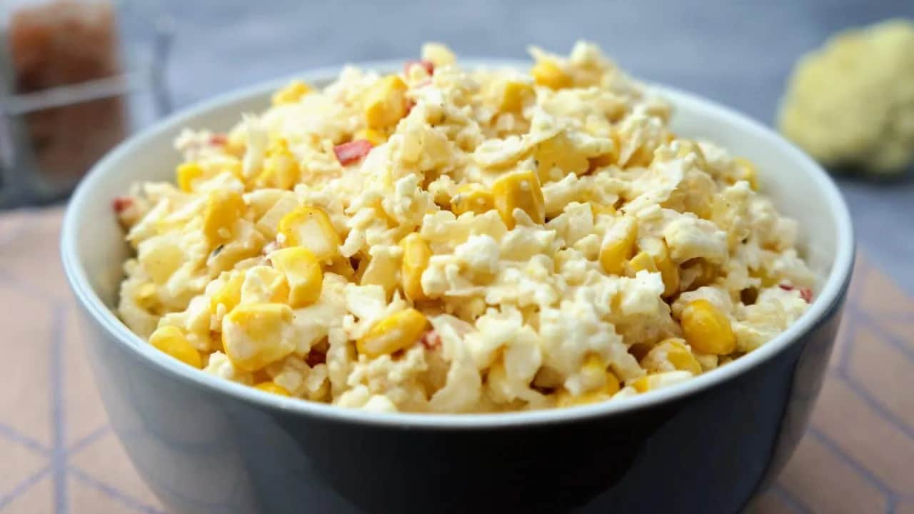 Szybka i tania sałatka z surimi i kukurydzy hit na każdą okazję