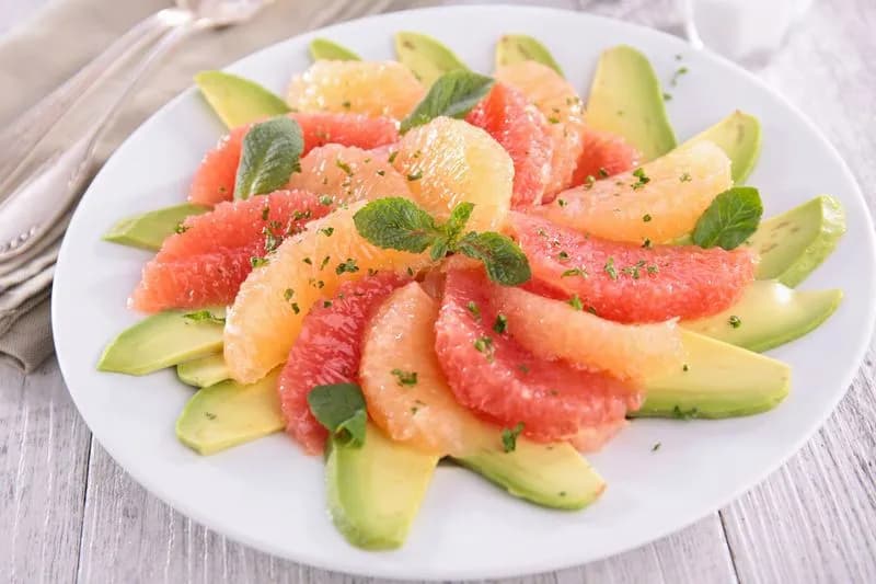 Jak obrać awokado do sałatki - proste sposoby na idealne owoce