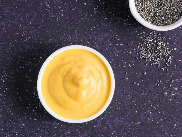 Jak zrobić sos serowy z serka topionego - prosty przepis na smaczny sos